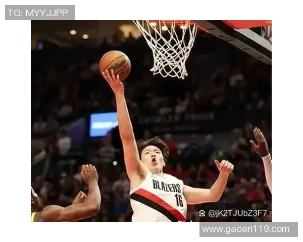 开拓者候补中锋投射超卓,但防卫和篮板体现令人堪忧 开拓者候补中锋投射超卓,但防卫和篮板体现令人堪忧